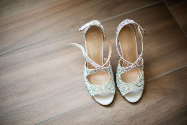 Dettaglio delle scarpe della Sposa