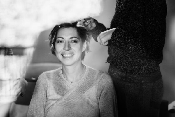 Un momento dei preparativi della sposa