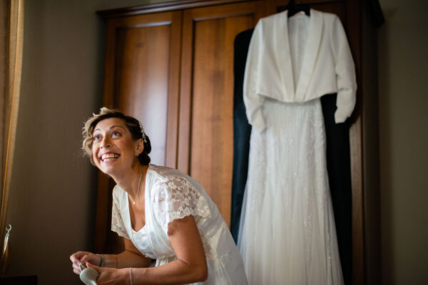 La sposa con il suo abito