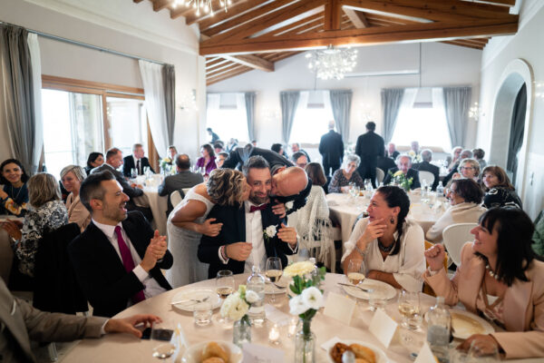 Momenti di conviviali durante il pranzo