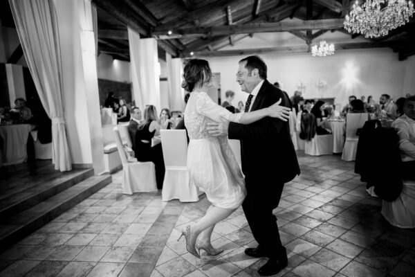 La sposa balla con il padre al Refolo Ricevimenti e Country House