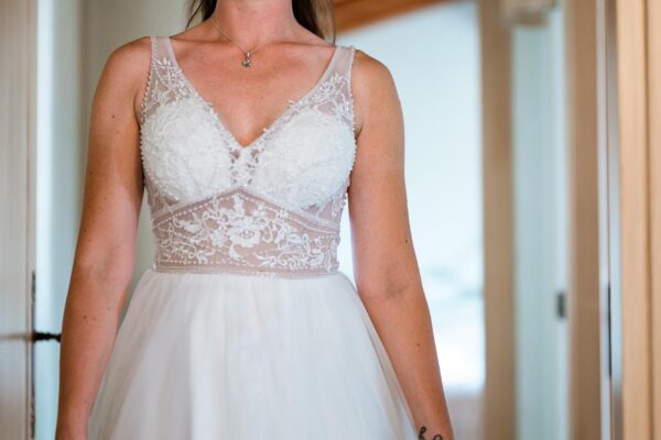 Chiara con il suo vestito da sposa