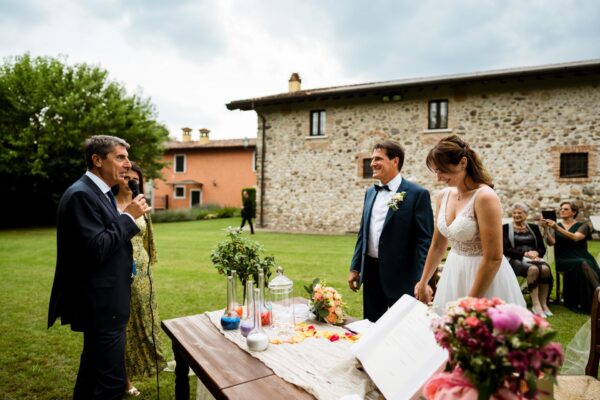 Un momento della cerimonia matrimoniale al Macesina Country House