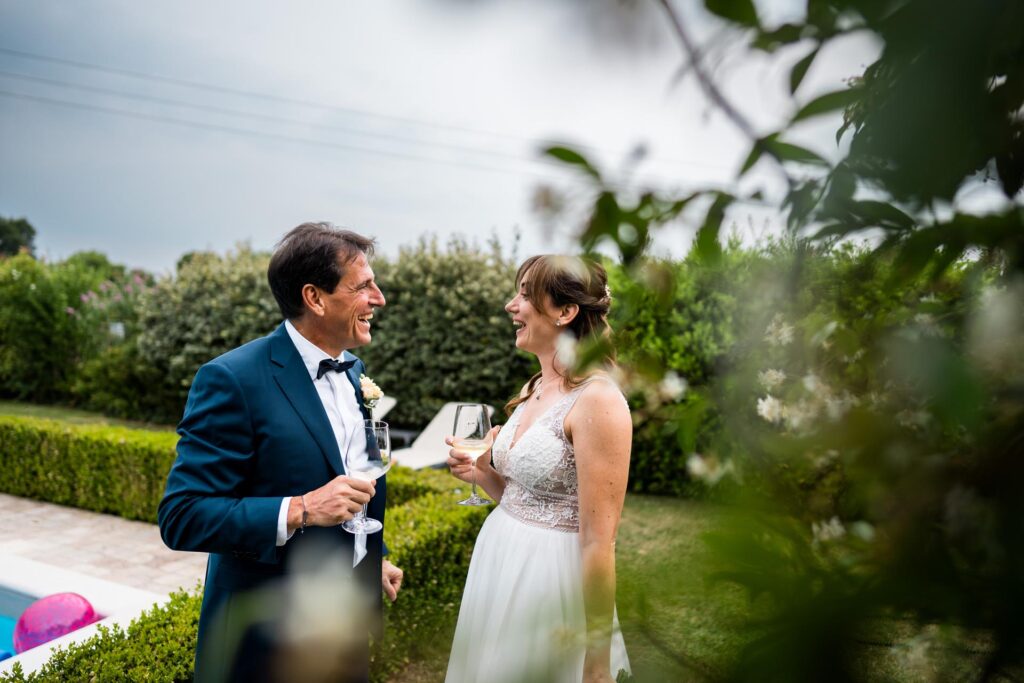 Il primo brindisi degli sposi durante il matrimonio di Chiara e Mauro al Macesina Country House