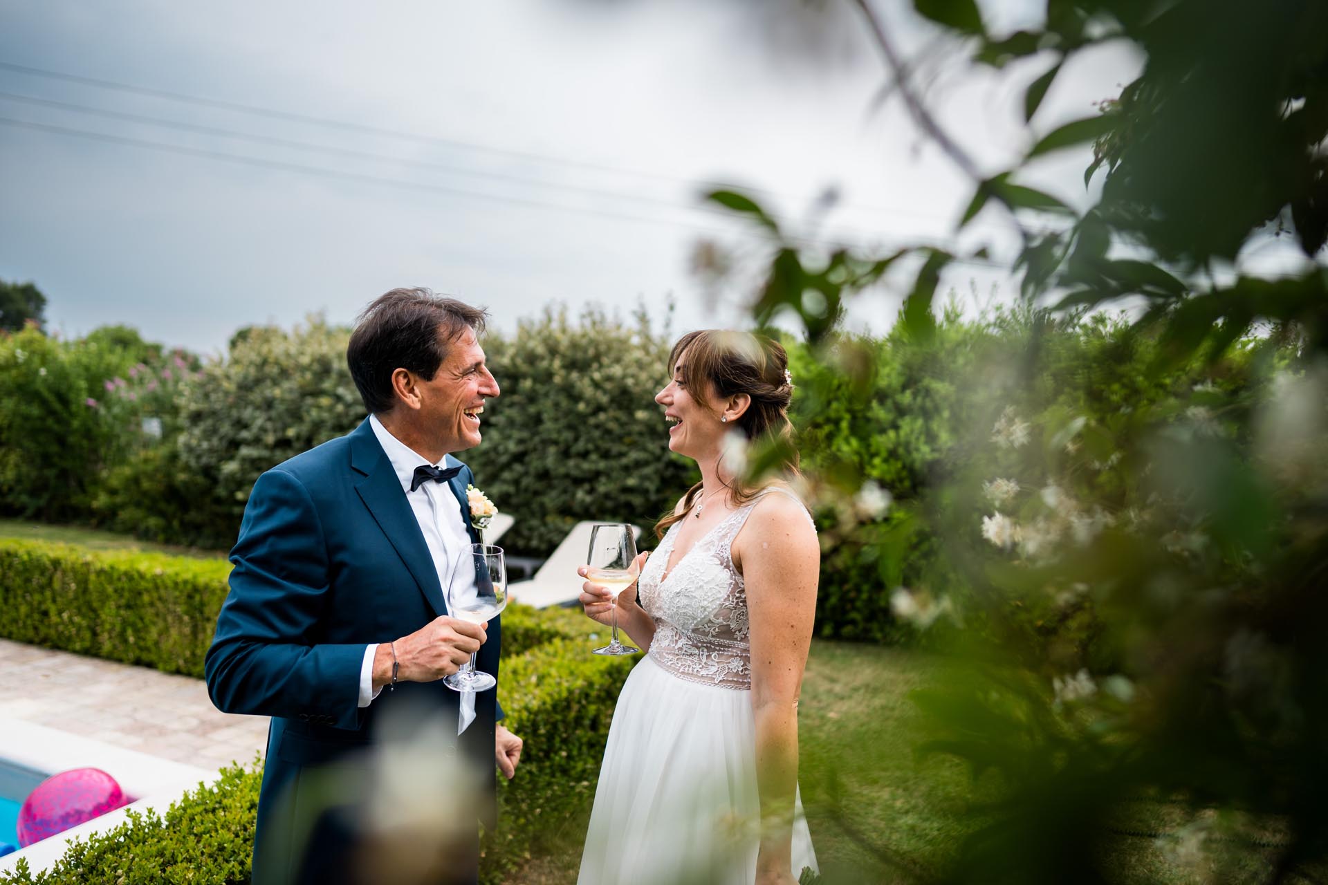 Il primo brindisi degli sposi durante il matrimonio di Chiara e Mauro al Macesina Country House