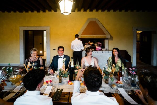 La cena del matrimonio di Chiara e Mauro ha inizio